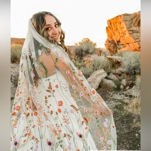 Floral Bridal Veil / Cape NWOT